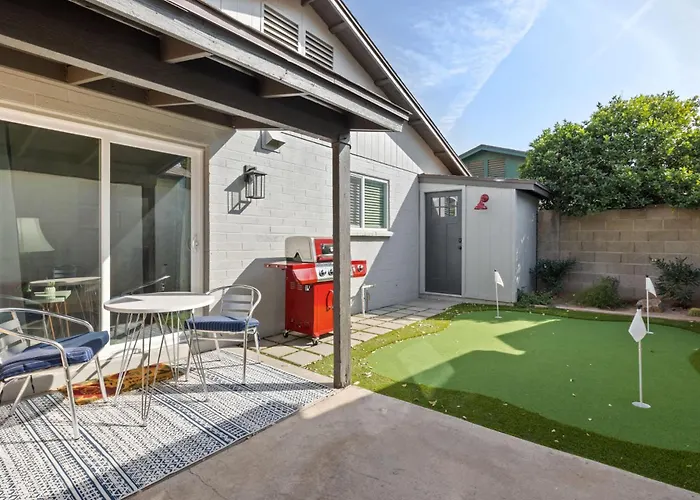 Evergreen - Outdoor Grille Patio With Putt Mesa